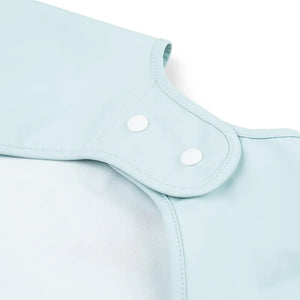 Babero con bolsillo y mangas Playground Done by Deer