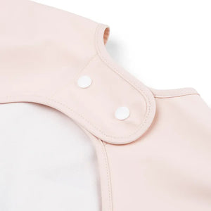 Babero con bolsillo y mangas Playground Done by Deer