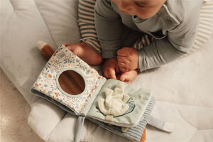 Librito blando de actividades con anilla Forest Friends Little Dutch