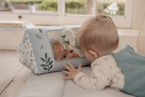 Cojín de actividades triangular Forest Friends Little Dutch