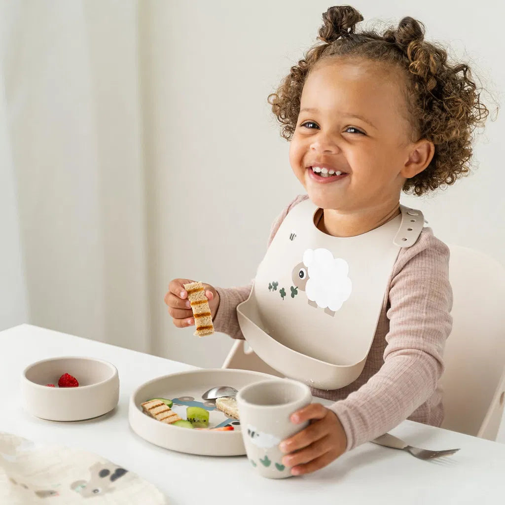 Set de vajilla antideslizante Stick&Stay Tiny farm Done by Deer