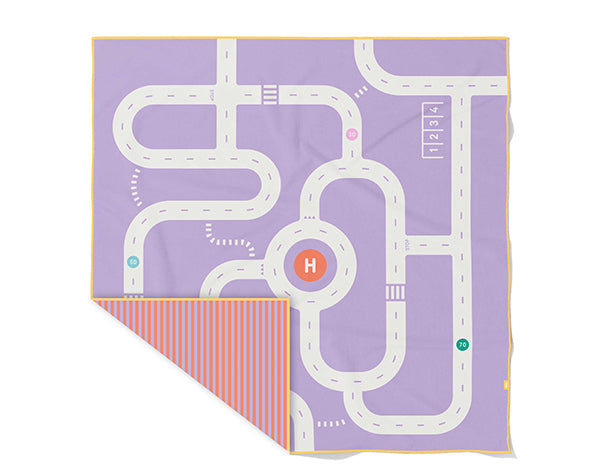Toalla de juego “On the road - Lavanda" Doble cara y multifunción Quut