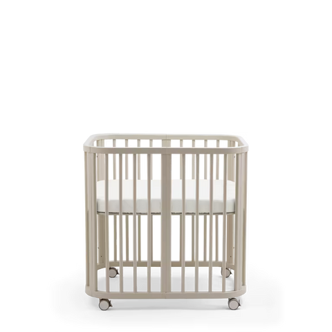 Minicuna Stokke Nighti Mini Blanco Vainilla — imagen oficial AVIF