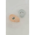 Termómetro de baño Patito Bamboom - Rosa Suave - detalle y uso 4