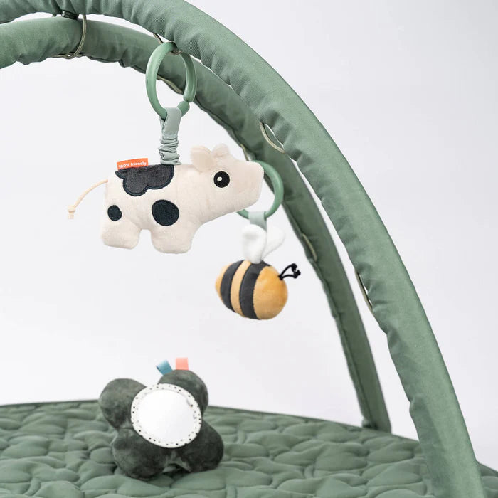 Manta de juego sensorial con arco Tiny Farm Verde Done by Deer