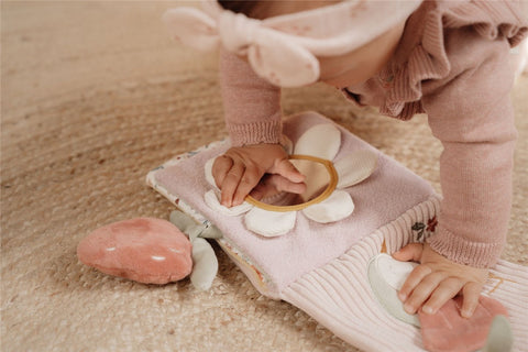Librito blando de actividades Fairy Garden Little Dutch