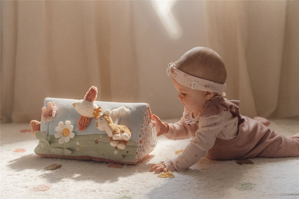 Cojín de actividades triangular Fairy Garden Little Dutch