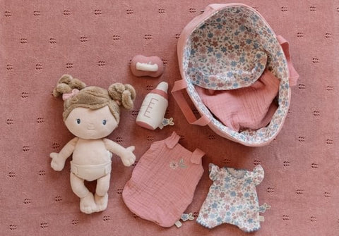 Muñecabebé rosa con canastilla Little Dutch