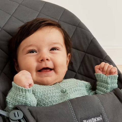 Hamaca Bliss BabyBjörn antracita tejido acolchado clasico gris oscuro - imagen 4