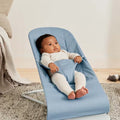 Hamaca Bliss BabyBjörn azul tejido acolchado petalo gris claro - imagen 3