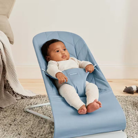 Hamaca Bliss BabyBjörn azul tejido acolchado petalo gris claro - imagen 3