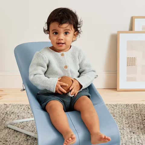 Hamaca Bliss BabyBjörn azul tejido acolchado petalo gris claro - imagen 6