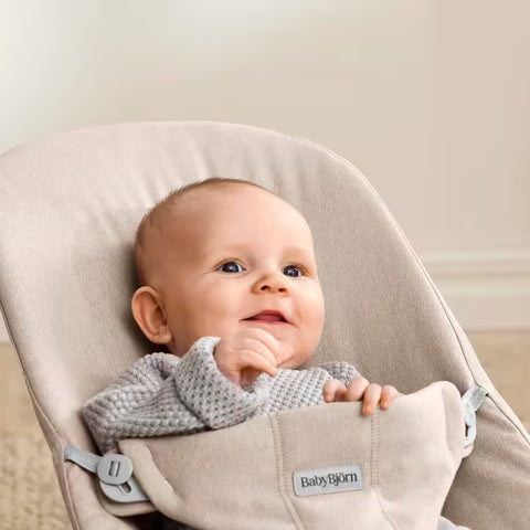 Hamaca Bliss BabyBjörn beige claro tejido cepillado gris claro - imagen 4