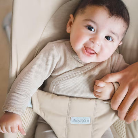 Hamaca Bliss BabyBjörn beige claro tejido jersey tri fabric gris claro - imagen 2