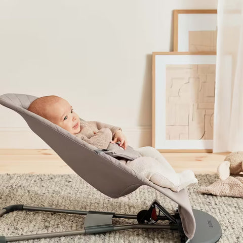 Hamaca Bliss BabyBjörn gris arena tejido acolchado clasico gris oscuro - imagen 4