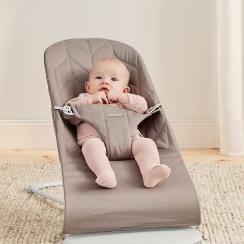 Hamaca Bliss BabyBjörn gris arena tejido acolchado petalo gris claro - imagen 2