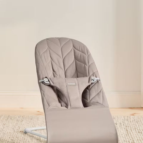 Hamaca Bliss BabyBjörn gris arena tejido acolchado petalo gris claro - imagen 6