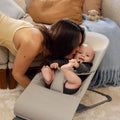 Hamaca Bliss BabyBjörn gris arena tejido jersey tri fabric gris oscuro - imagen 2