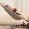 Hamaca Bliss BabyBjörn gris arena tejido jersey tri fabric gris oscuro - imagen 5