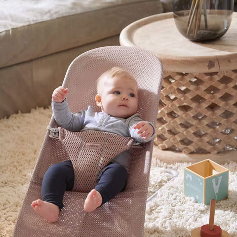 Hamaca Bliss BabyBjörn rosa palo malla gris claro - imagen 2