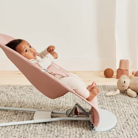 Hamaca Bliss BabyBjörn rosa palo tejido acolchado petalo gris claro - imagen 4