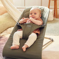Hamaca Bliss BabyBjörn verde oscuro tejido acolchado petalo gris oscuro - imagen 2