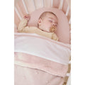 Manta de minicuna Meyco Baby Mini Knots Teddy Soft Pink, 75 × 100 cm, vista 4 de la galería oficial.