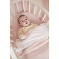 Manta de minicuna Meyco Baby Mini Knots Teddy Soft Pink, 75 × 100 cm, vista 5 de la galería oficial.