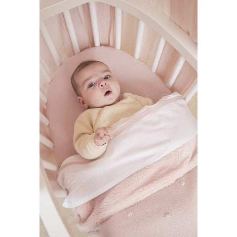 Manta de minicuna Meyco Baby Mini Knots Teddy Soft Pink, 75 × 100 cm, vista 5 de la galería oficial.