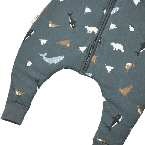 Detalle de la pernera y el tejido del pijama Meyco Baby Arctic Multicolour.