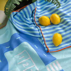 Toalla de juego “On the road” Doble cara y multifunción Quut