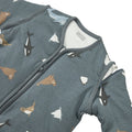 Detalle del cuello, cremallera y tejido del saco Meyco Baby Arctic Multicolour.
