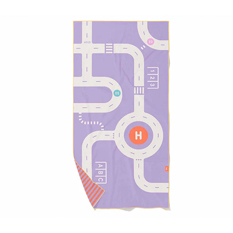 Toalla de juego “On the road - Lavanda" Doble cara y multifunción Quut