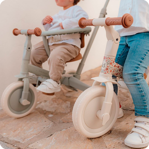 Triciclos, bicicletas y patinetes