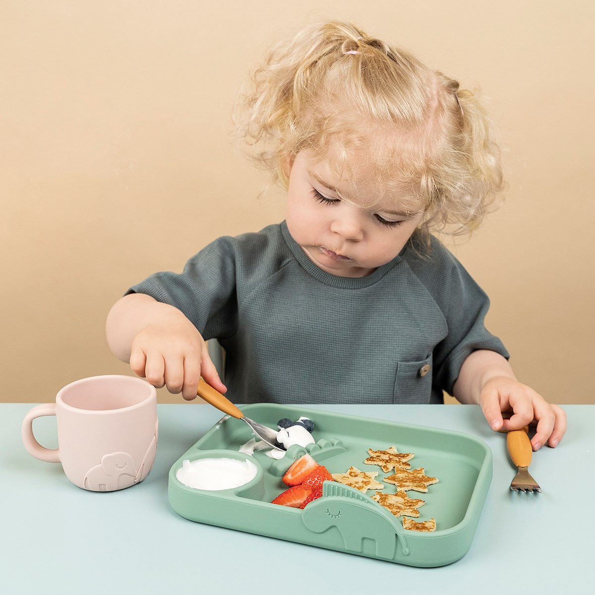 Taza peekaboo Done by Deer